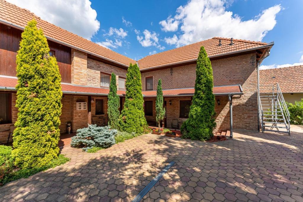 Varazsko Apartman Gyula Zewnętrze zdjęcie