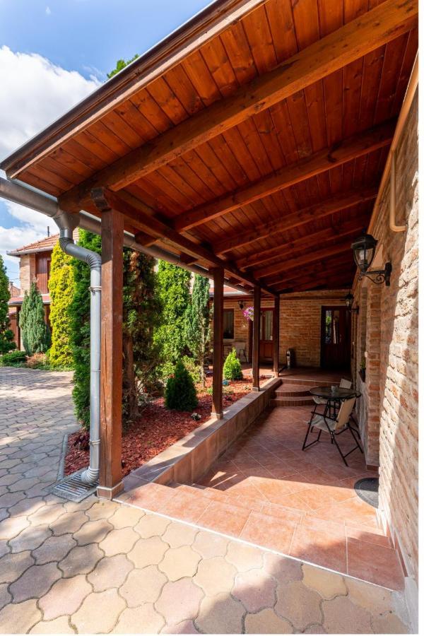 Varazsko Apartman Gyula Zewnętrze zdjęcie