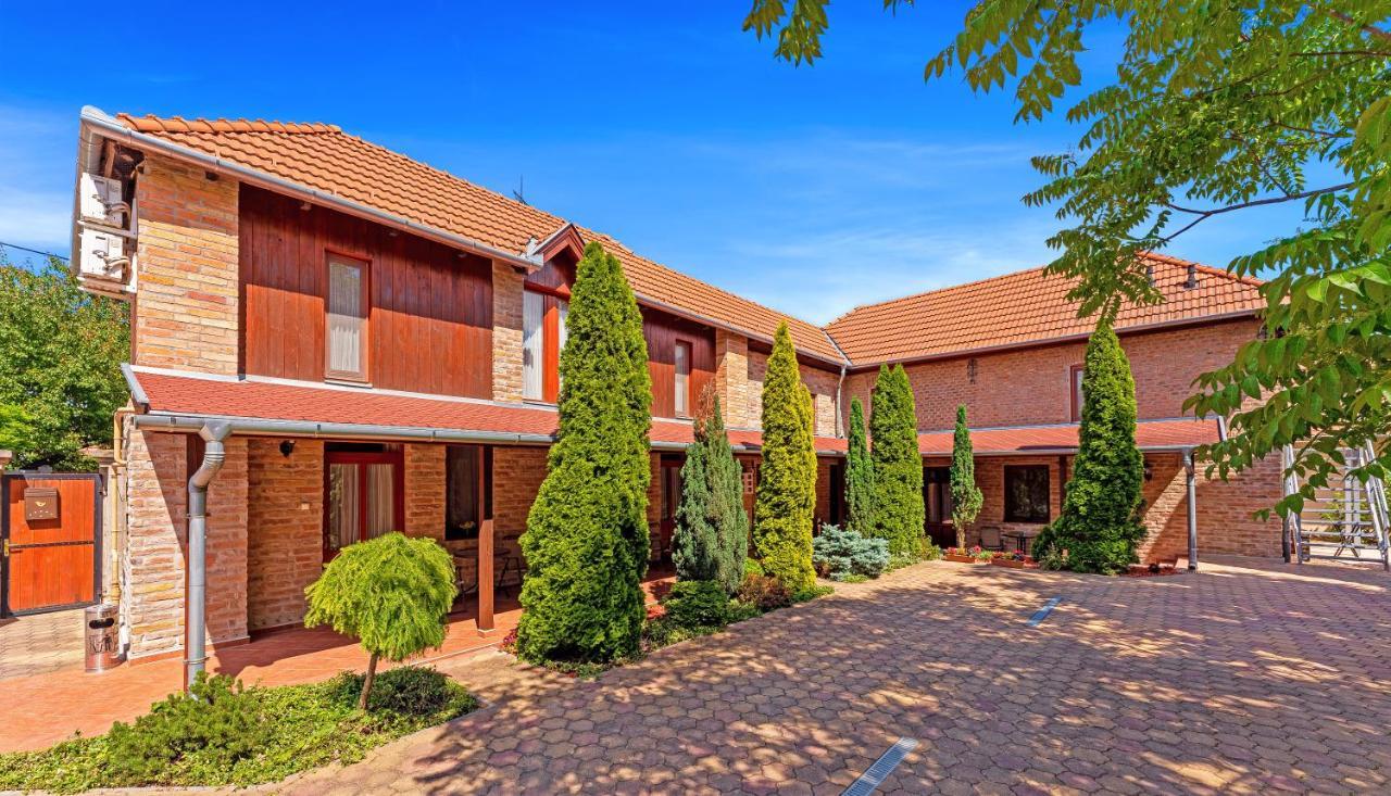 Varazsko Apartman Gyula Zewnętrze zdjęcie